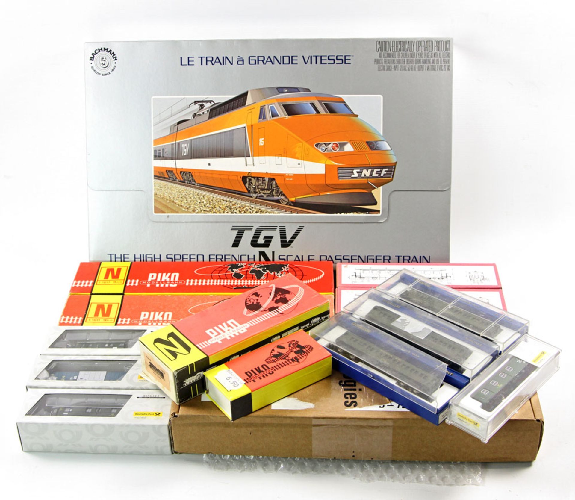 BACHMANN/ PIKO u.a., Wagons und Gleise, Spur N, u.a. TGV-Zugpackung, SANTA FE; tlw. in wohl