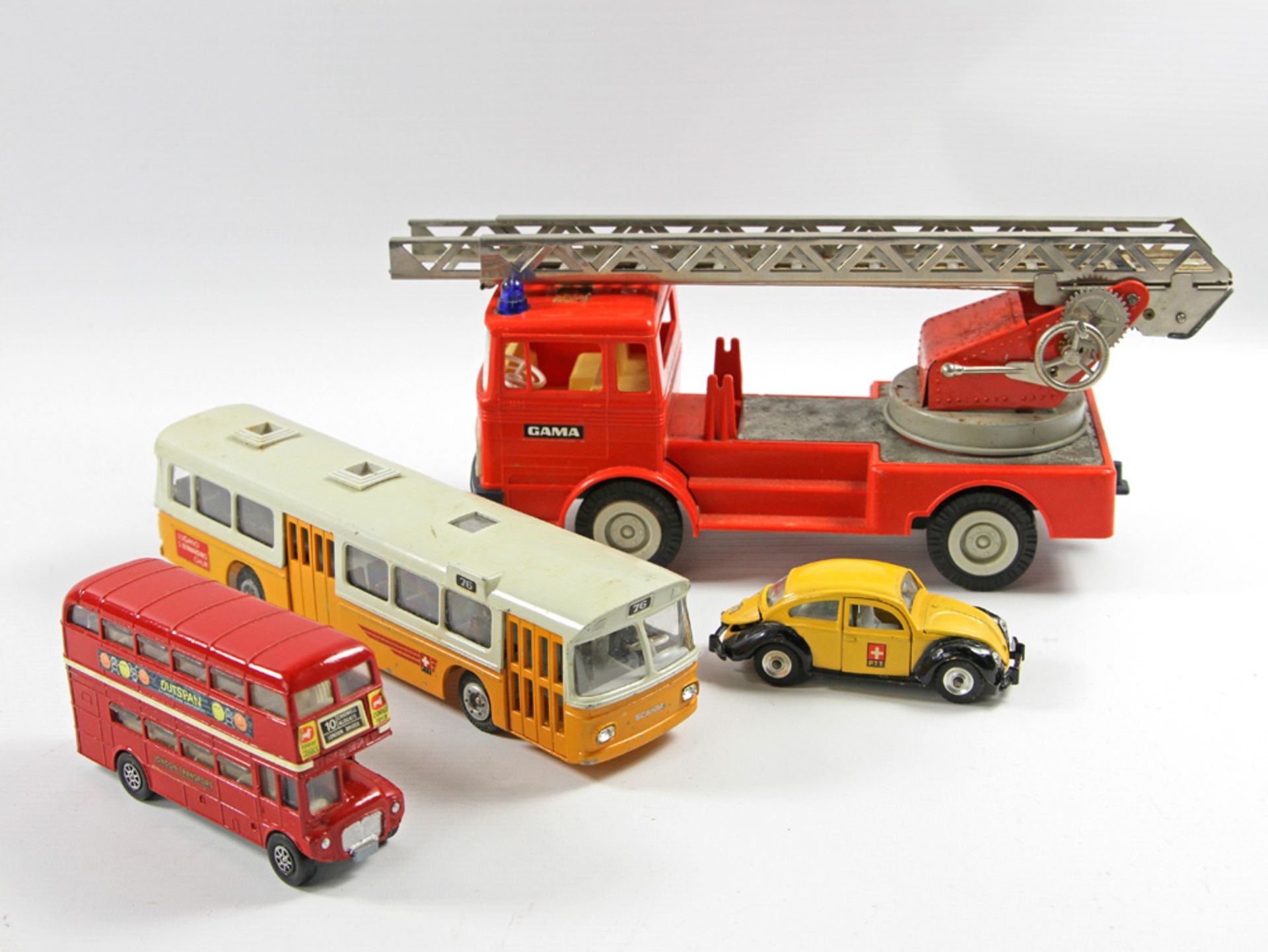 GAMA/ CORGI TOYS/ TEKNO und DINKY TOYS 4 Modellautos, 20.Jh., Gama Feuerwehrauto mit Drehleiter;