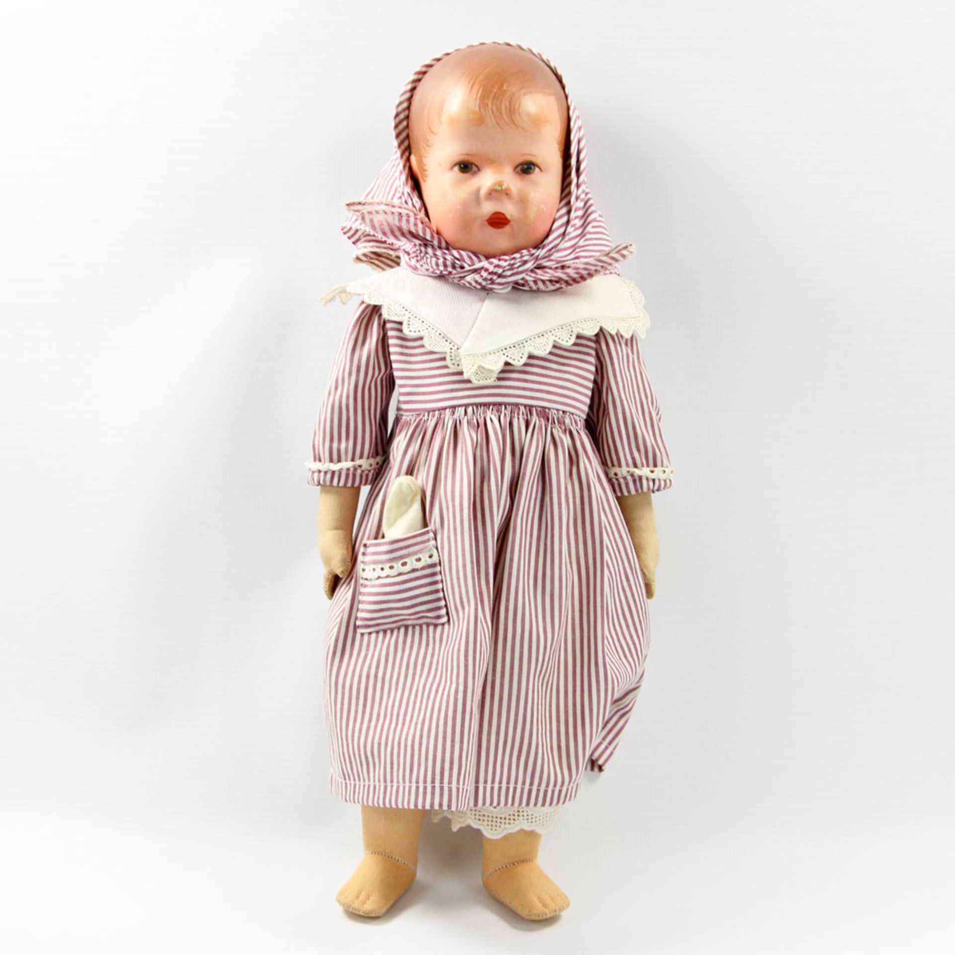 Frühe KÄTHE KRUSE- Puppe I, 1930er Jahre, fest angenähter Kopf mit drei Hinterkopfnähten und braun-