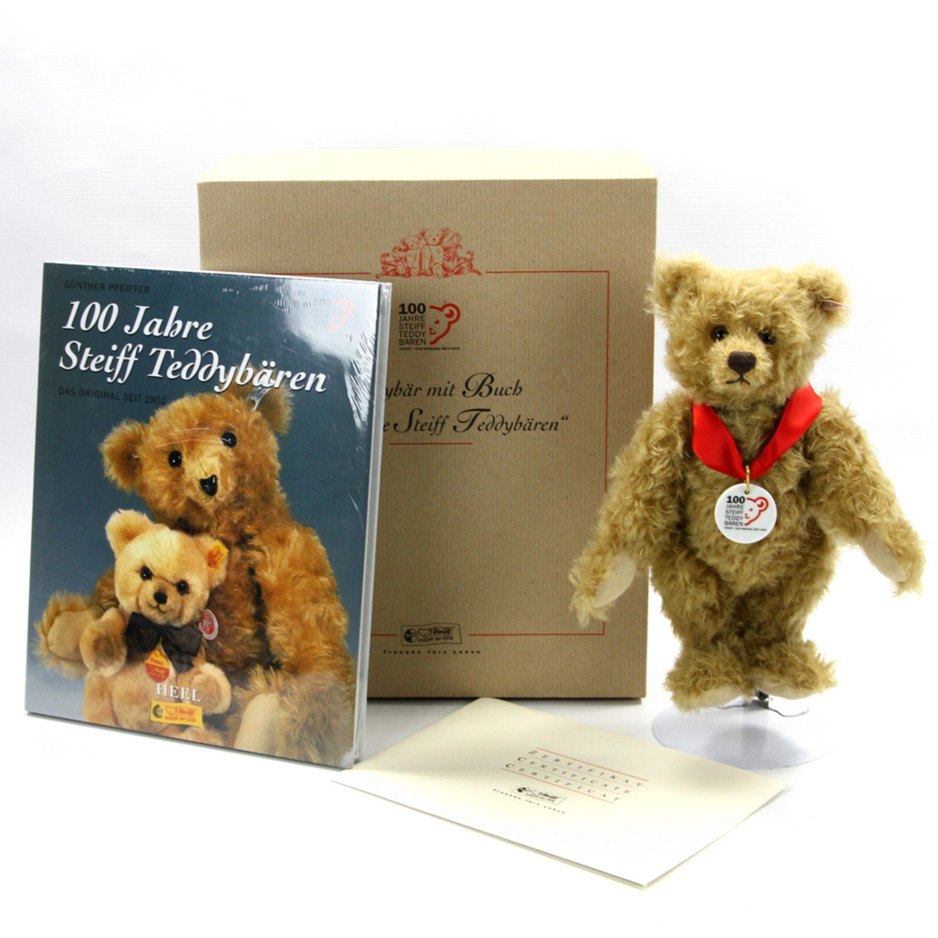 STEIFF Teddybär "100 Jahre Steiff Teddybären", Knopf im Ohr, Fahne und Porzellanhalsmarke.