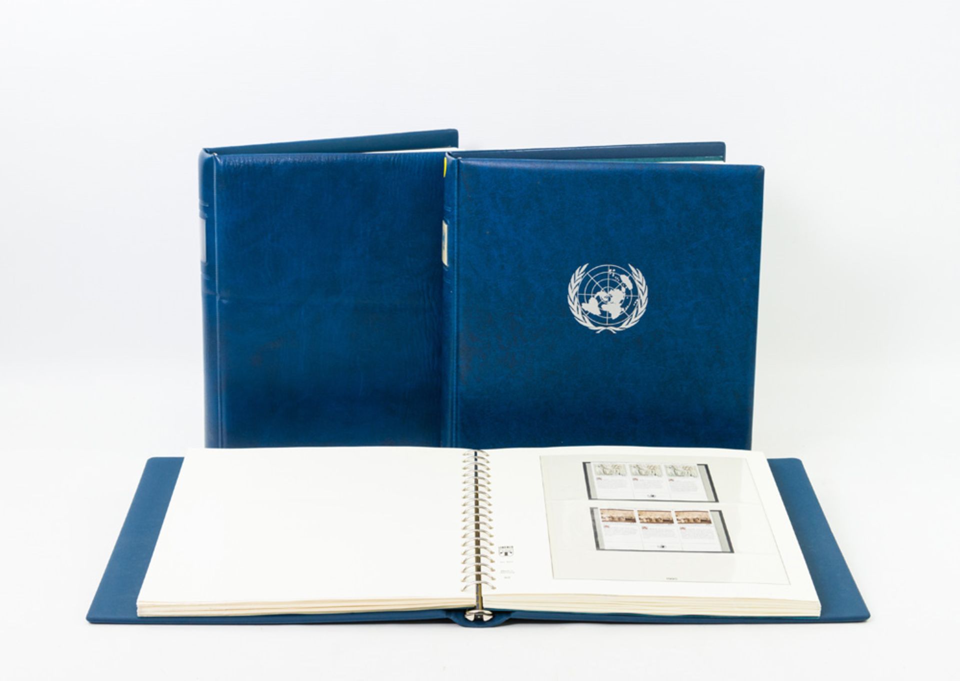 UNO - Sammlung in 3 Vordruckalben von ca. 1979 - 99. Postfrisch und gestempelt. Dabei UNO - Wien,