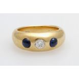 Bandring mit einem Brill. ca. 0,25ct, FW-W/ VS-SI, u. zwei feinen Saphircabochons (leichte