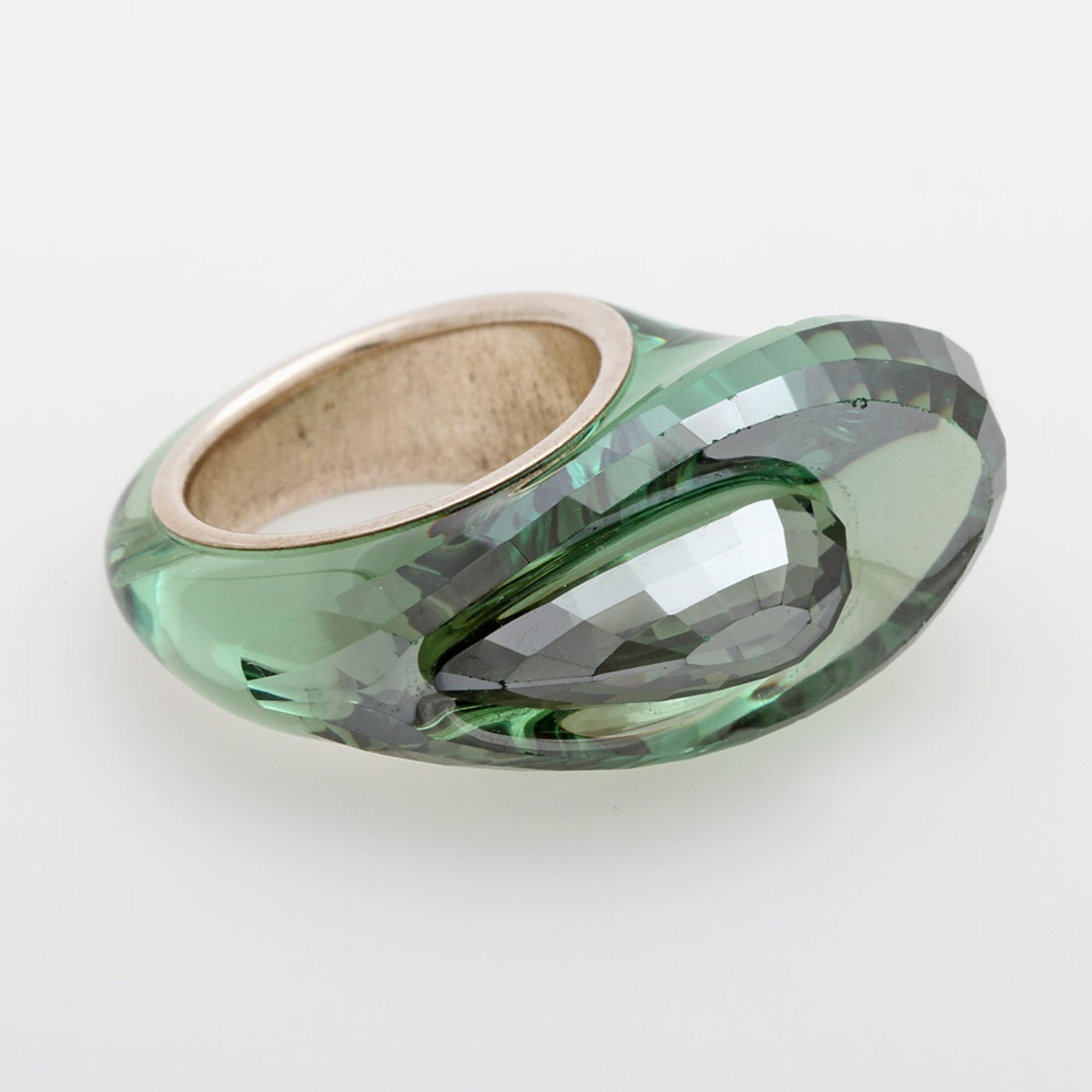 SWAROVSKI extravaganter Ring, ca. Gr. 52. Aparte naturinspirierte Form, SWAROVSKI-Kristall,