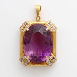 Anhänger besetzt mit einem fac. Amethyst und sechszehn Diam.- Brillanten. GG 18 K. * Leg. 750/