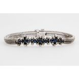 Armband mit fein strukturierter Oberfläche bes. m. rundfac. Saphiren u. Diam. zus. ca. 0,35ct. WG