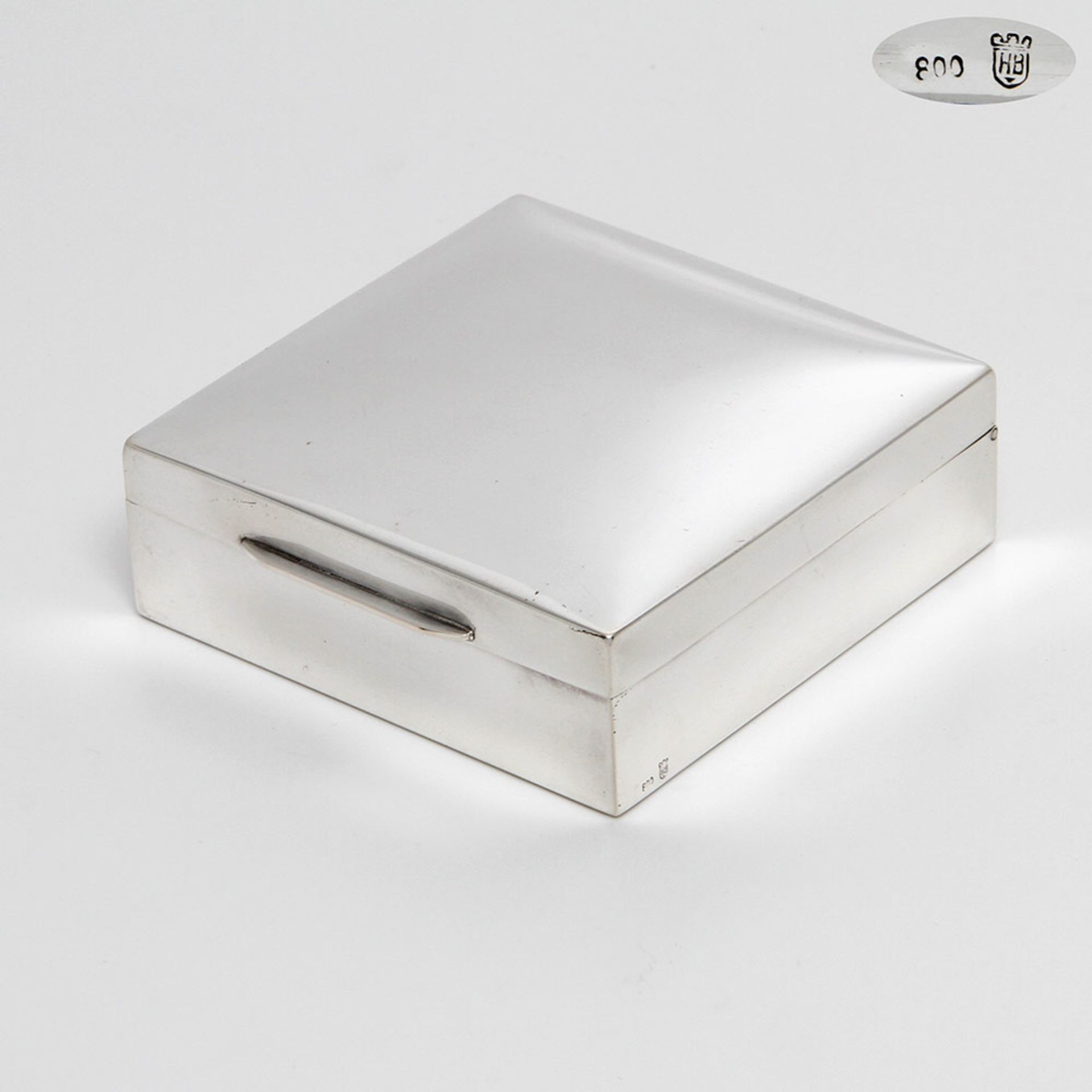 Schatulle, Silber 800 mit Holzeinlage. Rückseitig Druckstelle. * Leg. Silber * Gew. 138,0 g