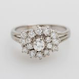 Damenring bes. m. Diam.-Brillanten zus. ca. 0,7ct WEIß / SI. WG 14K. W: ca. 51. * Leg. 585/000 *