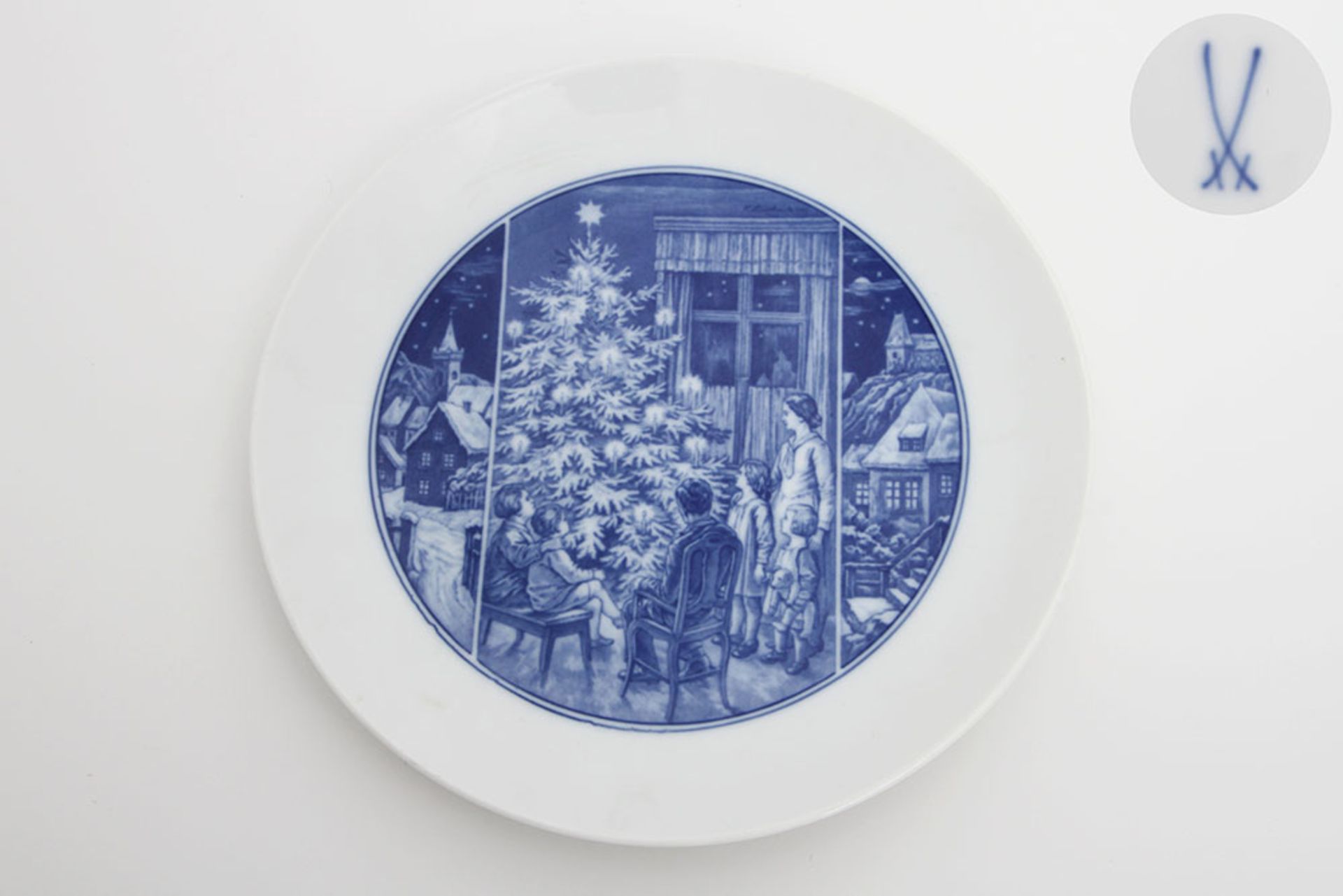 MEISSEN Wandteller 'Weihnachten', 20. Jhd. Weißporzellan mit unterglasurblauer Malerei einer