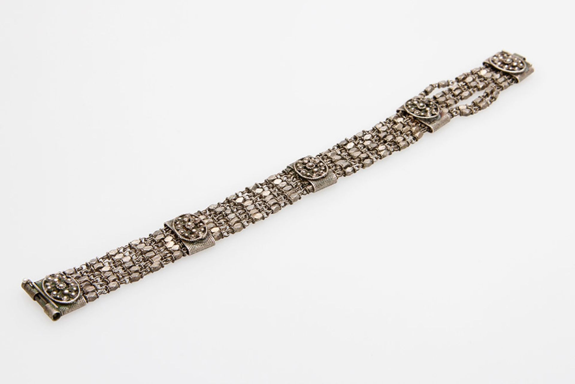 Armband, orientalisch, 20. Jhd. 6-reihig, seitliche Steckschließe, versch. Silberlegierungen, L. ca.