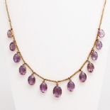 Collier aus einer Fuchsschwanzkette mit ovalfac. Amethyst-Anhängern im Verlauf (ca. 9 x 7 - 12,5 x