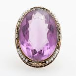 Damenring in floralem Dekor mittig bes. m. 1 ovalfac. Amethyst (ca. 21 x 15mm) umgeben von kl.