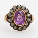 Damenring in floralem Dekor mittig bes. m. ovalfac. Amethyst (ca. 9 x 6mm) umrahmt von