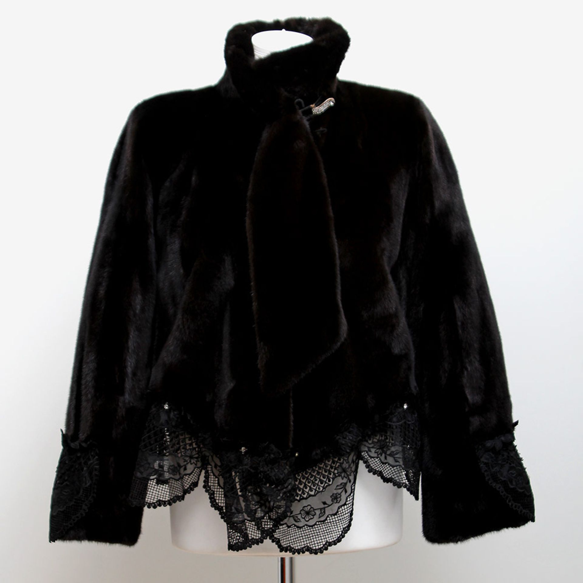 BLACKGLAMA hochfeine Nerzjacke, Größe ca.: 38. NP. ca. 4.000,-. Zeitlos-elegante Form mit