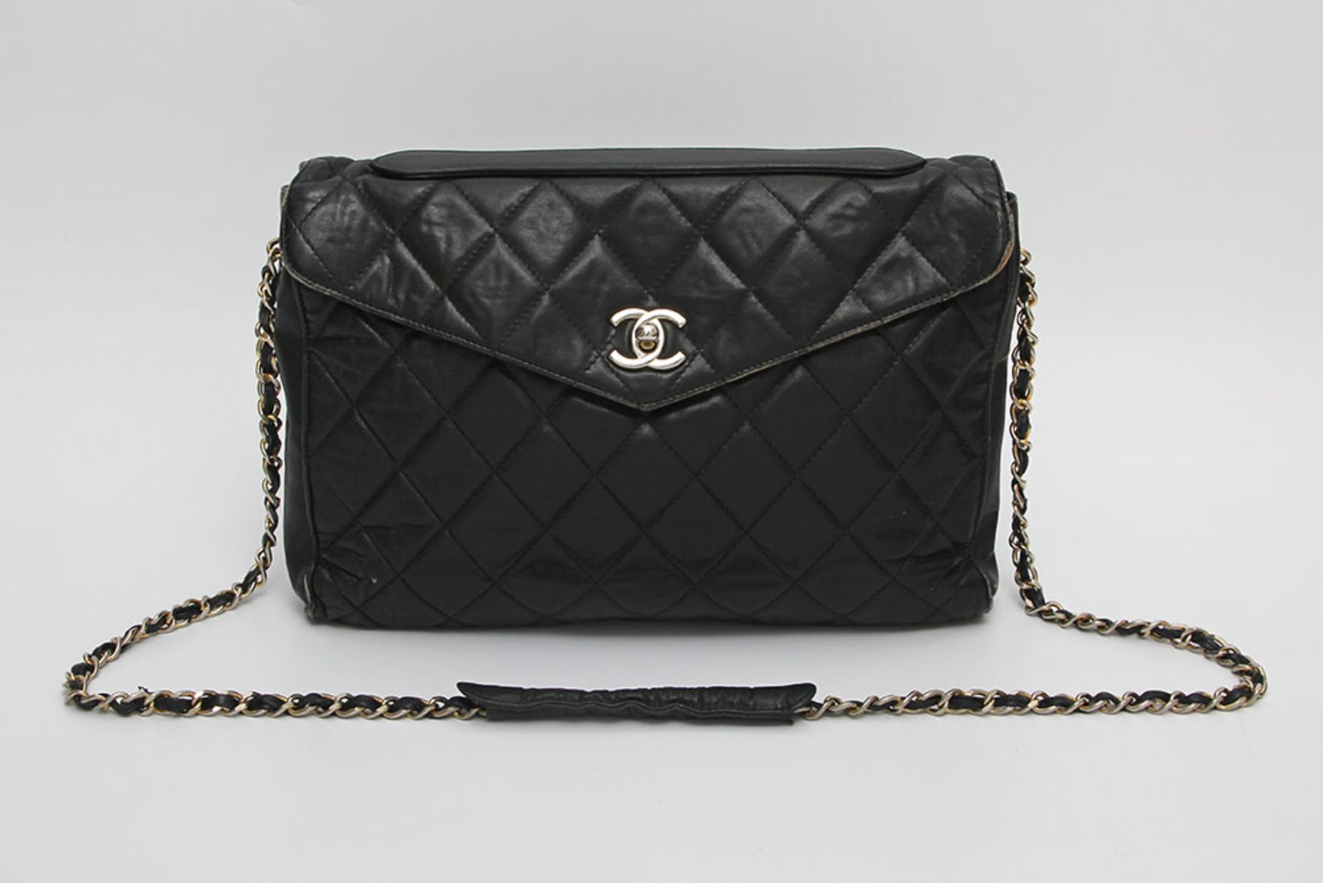 CHANEL VINTAGE 70er Jahre Single Flap Bag. Maße ca.: Breite 27cm x Höhe 19cm x Tiefe 4cm. NICHT MEHR