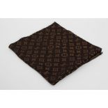 LOUIS VUITTON exklusives Foulard "MONOGRAM SHINE", Akt. NP.: 460,-. TOP ERHALT!! Seiden-/