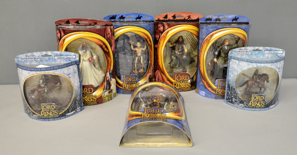 A collection of Lord of the Rings figurines of varying sizes, (27 in total)