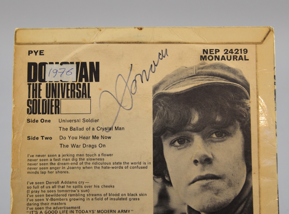 Donovan The Universal Soldier, 45 rpm single Pye Records NEP 24219 signed on reverse of the record - Image 3 of 3