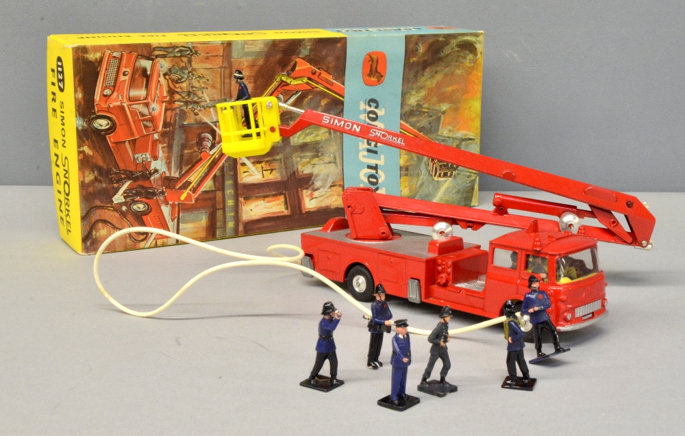 Corgi Major Toys 1127, Simon Snorkel Fire Engine, with seven loose firemen, including hoseman with