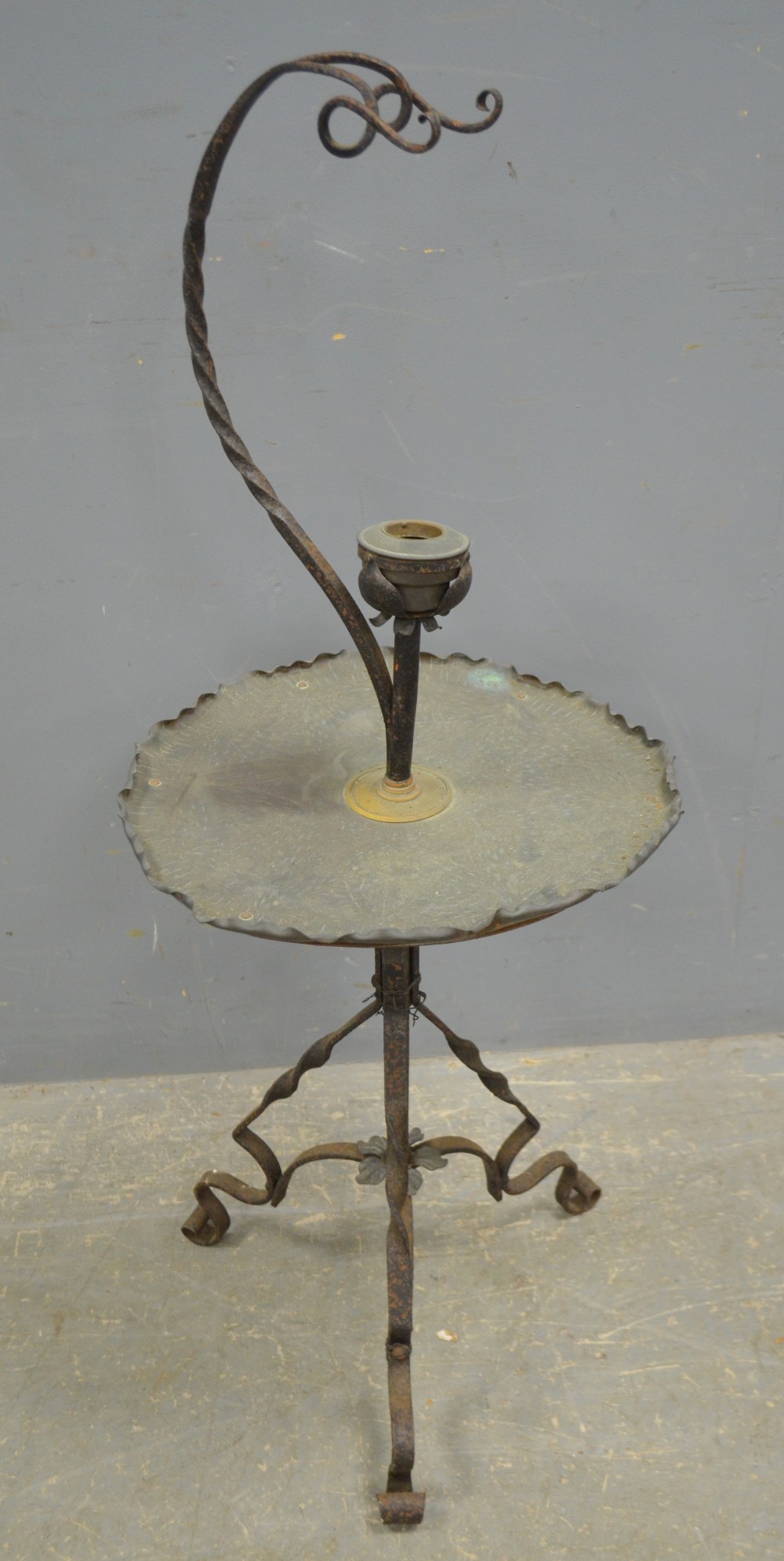 A  wrought iron and copper kettle stand, the hammered copper tray with leaf design in star - Image 3 of 3