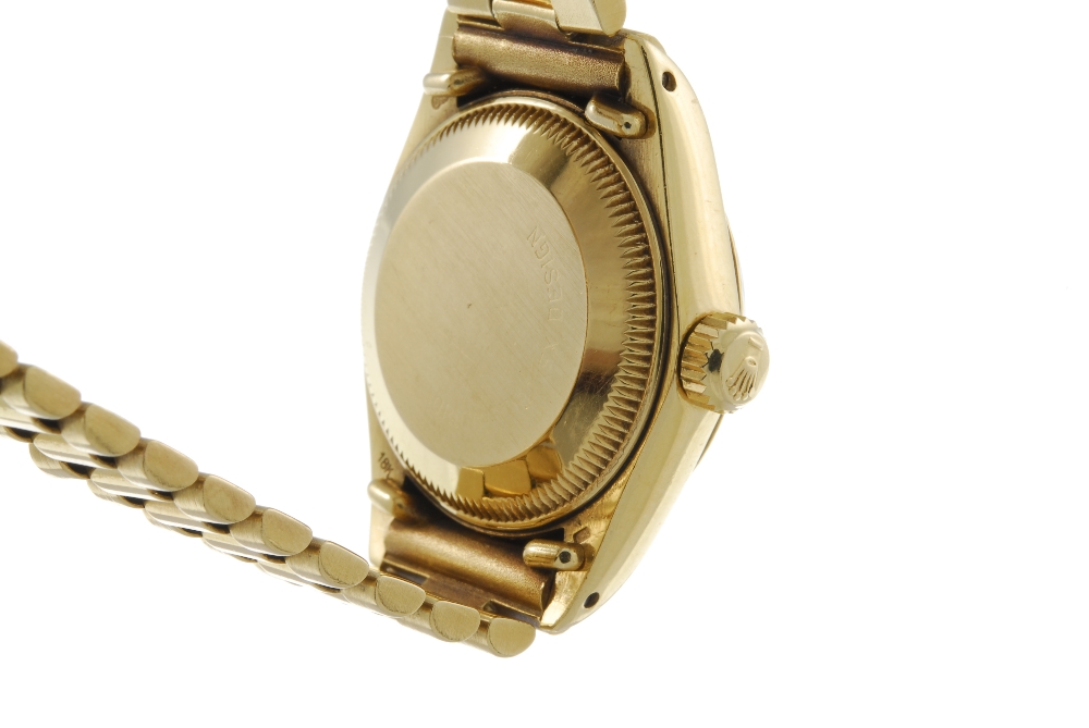 ROLEX - a lady's Oyster Perpetual Datejust bracelet watch. Circa 1982. 18ct yellow gold case with - Image 3 of 4