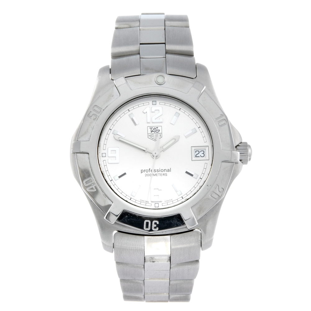 TAG HEUER - a gentleman's 2000 Exclusive bracelet watch. Stainless steel case with calibrated bezel.