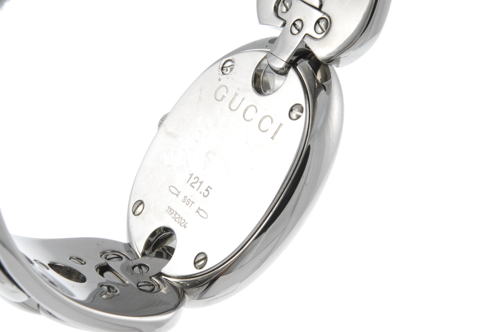 GUCCI - a lady's 121.5 bracelet watch. Stainless steel case. Numbered 11932024. Signed quartz - Image 3 of 4