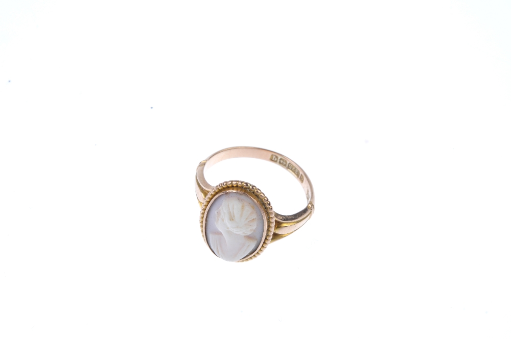 A 9ct gold cameo ring and a Wedgwood brooch. The ring designed as an oval-shape carving depicting - Image 2 of 4