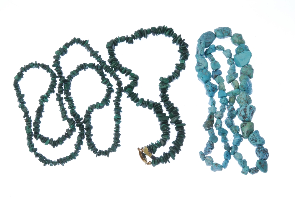 A selection of mainly turquoise and malachite jewellery. To include five malachite bangles, the - Image 2 of 3