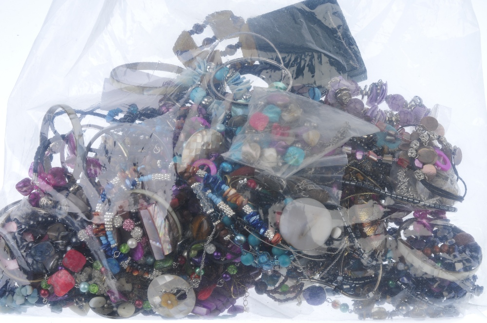 A large selection of gem jewellery. To inlcude a black gem bead necklace, suspending an abalone - Image 4 of 4