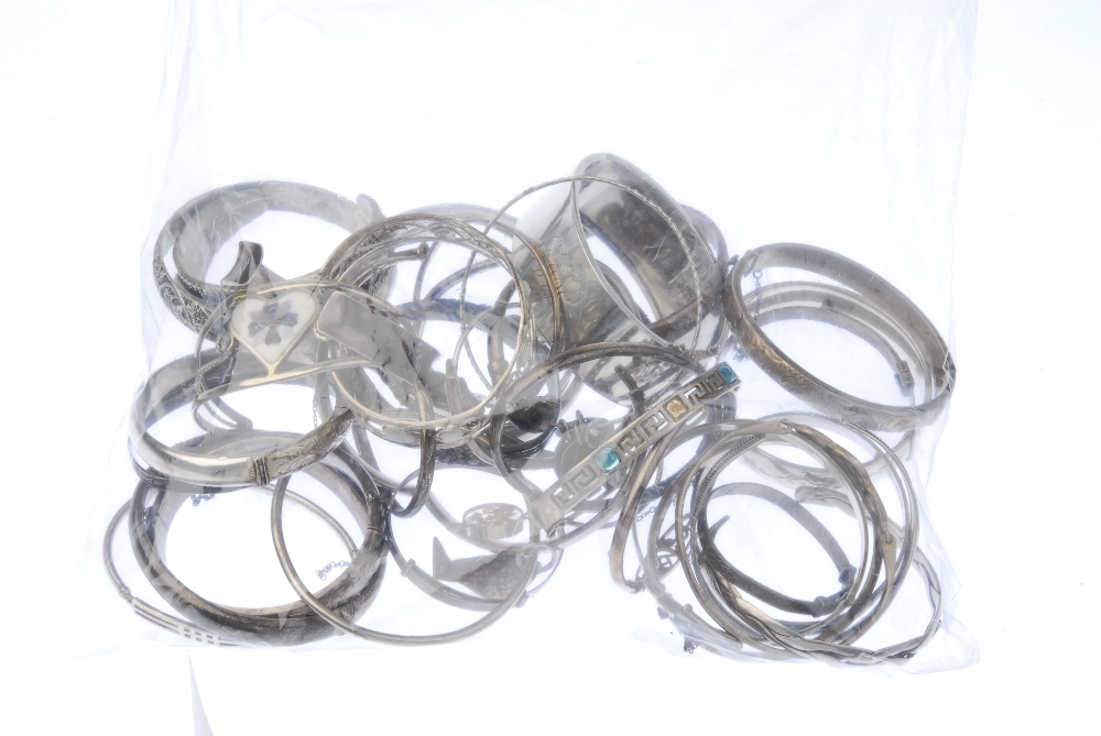 A selection of silver and white metal bangles. To include a broad hinged silver bangle, with - Image 2 of 2