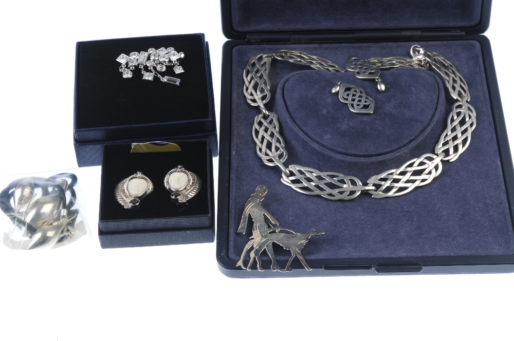 A selection of designer white metal jewellery. To include a stylised knot necklace and ear - Image 2 of 2