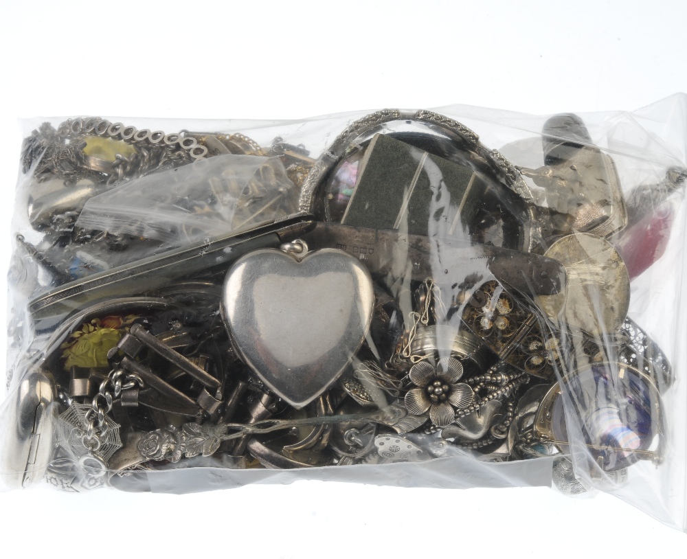 A selection of silver and white metal jewellery and accessories. To include a retractable pencil - Image 2 of 2