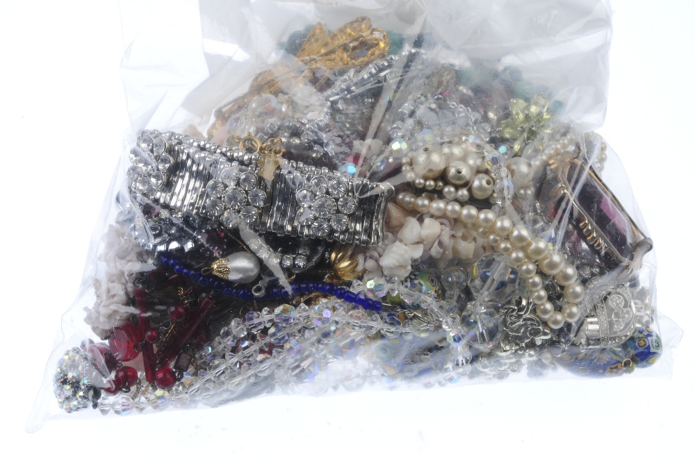 A bag of costume jewellery. To include an enamel compact, of circular outline, the peach guilloche - Image 2 of 2