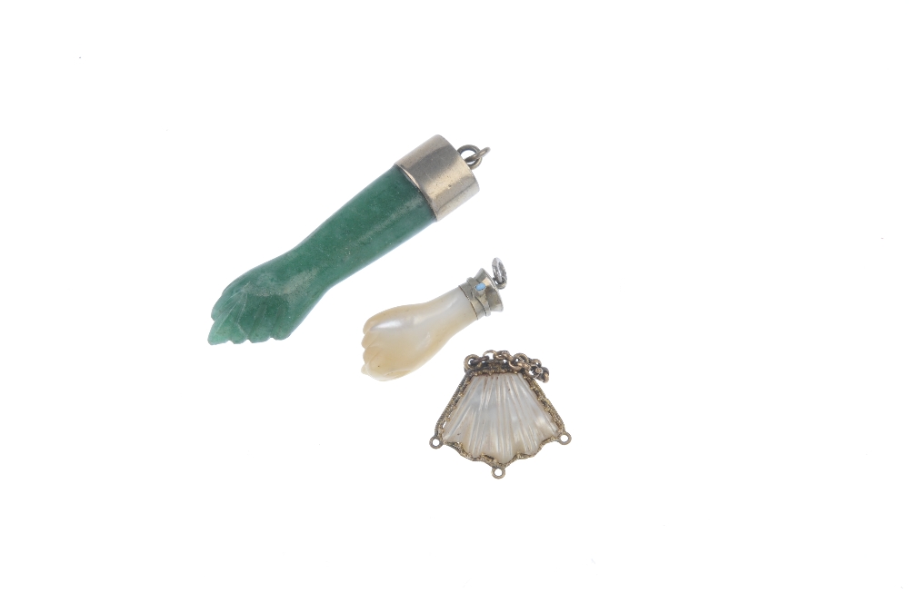 Two gem hand pendants and a late 19th century mother-of-pearl hinged purse pendant. To include an - Image 2 of 2