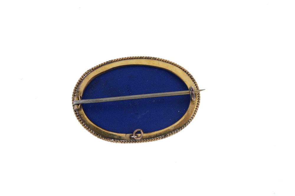 A 9ct gold cameo ring and a Wedgwood brooch. The ring designed as an oval-shape carving depicting - Image 3 of 4