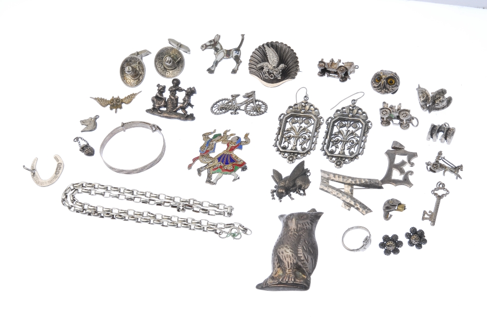 A selection of silver and white metal jewellery. To include a late Victorian bird and shell - Image 2 of 2