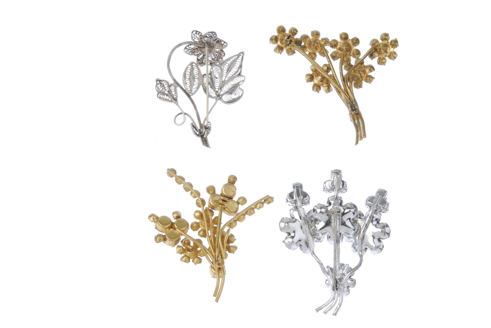 A selection of costume brooches. To include brooches of floral design. Due to the amount of items in - Image 2 of 3