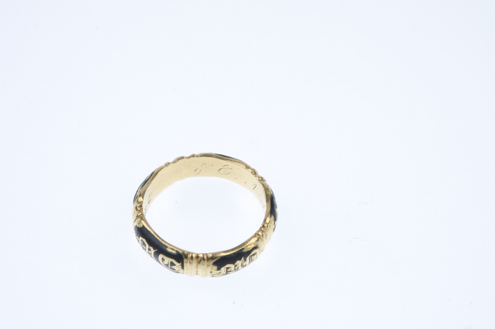 An early Victorian 18ct gold enamel memorial ring. Designed as a series of two letter and black - Image 3 of 3