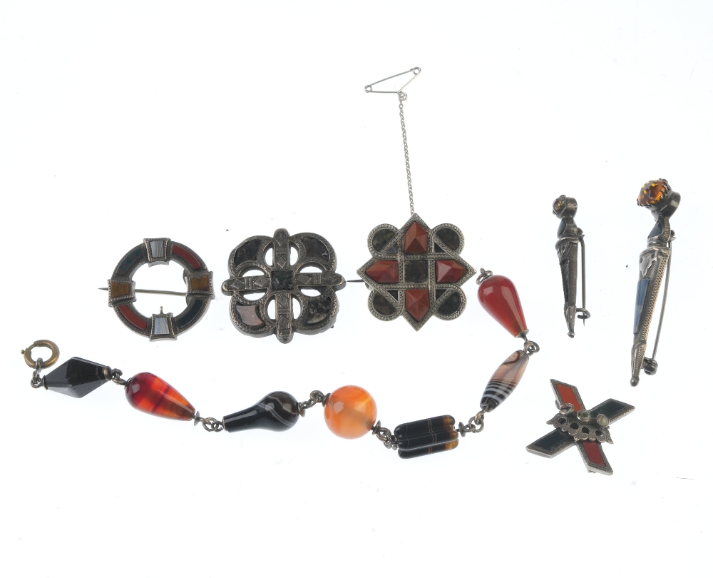 A selection of Scottish agate jewellery. To include an agate bracelet, the seven vari-coloured agate - Image 2 of 2