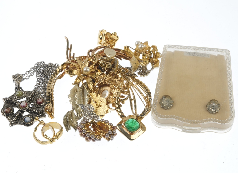 A selection of designer costume jewellery. To include a brooch in the shape of a bird of paradise, - Image 2 of 2