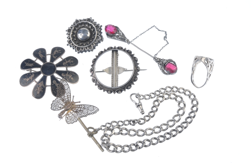 A selection of silver and white metal jewellery. To include a guard chain of curb-link design, to - Image 2 of 2