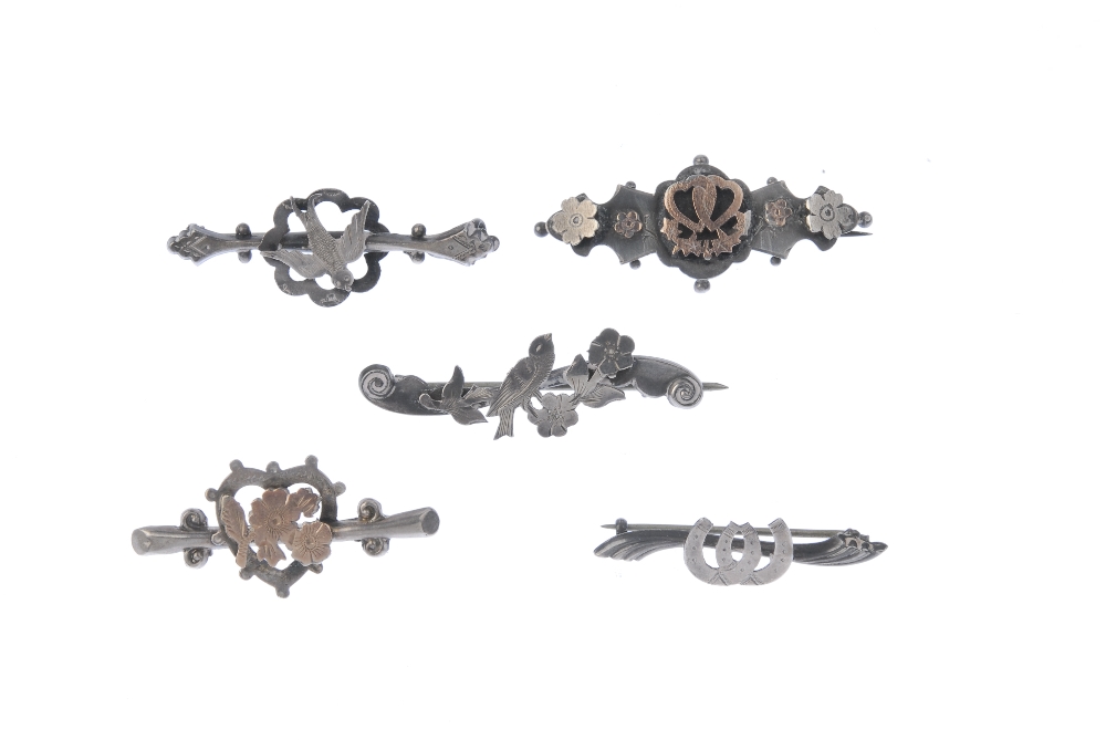 Five Edwardian and Georgian silver brooches. To include one designed as two horseshoes to the - Image 2 of 3