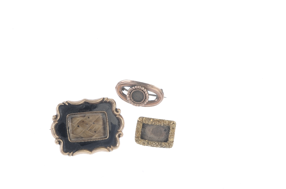 A selection of five early to mid 19th century memorial brooches. To include a foil-back garnet and - Image 2 of 2