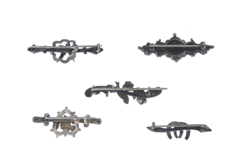 Five Edwardian and Georgian silver brooches. To include one designed as two horseshoes to the - Image 3 of 3
