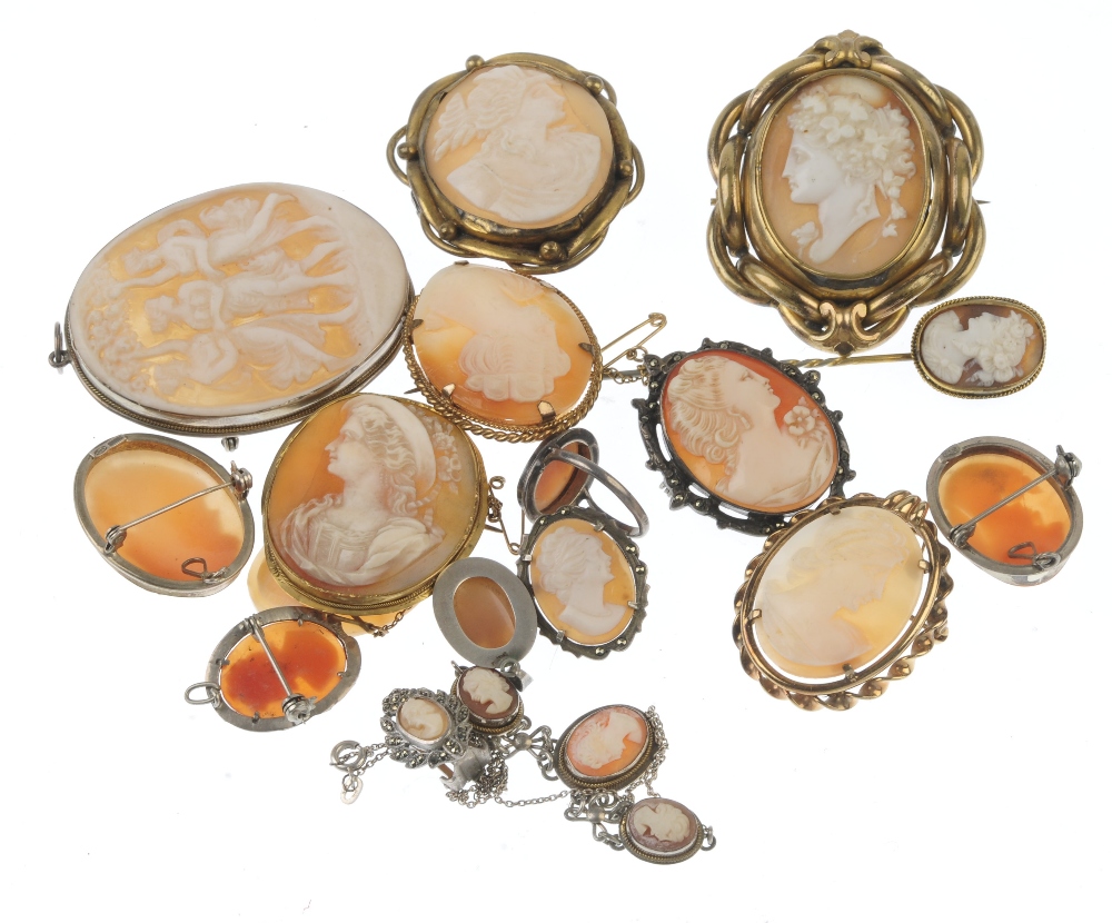 A selection of cameo jewellery. To include a pendant of oval outline, the cameo depicting the - Image 2 of 2