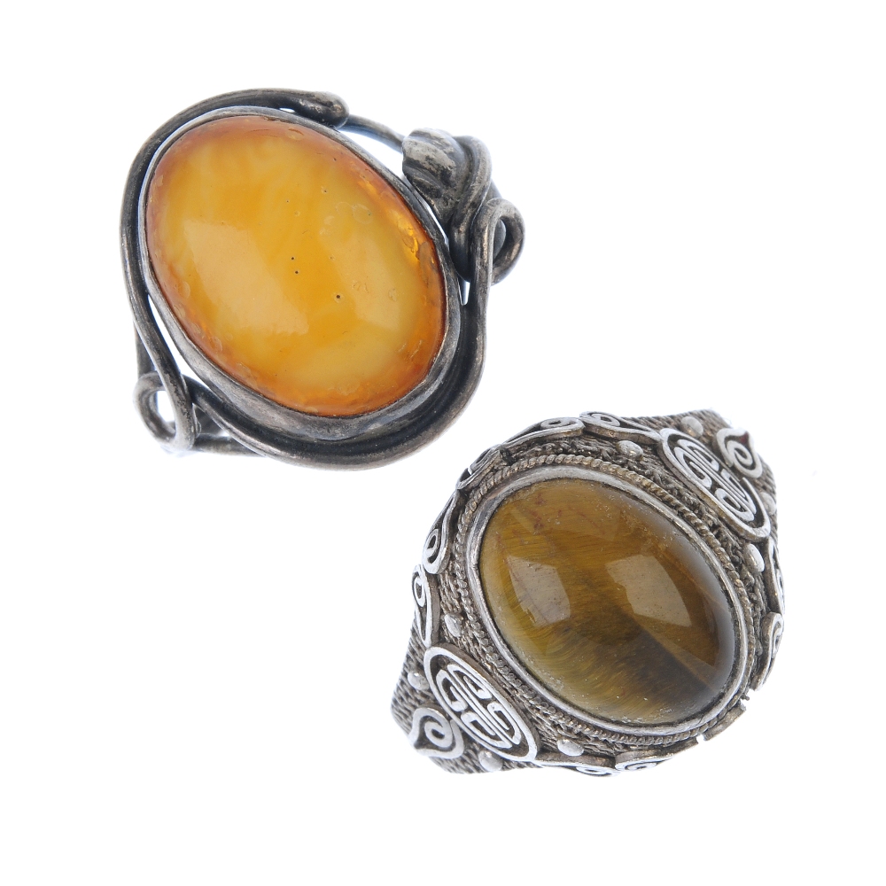 Selection of mainly gem-set rings. To include a reconstructed amber cabochon ring with foliate