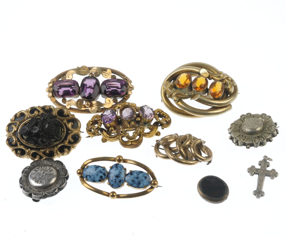 A selection of late Victorian jewellery. To include a cross pendant with diamond shape engravings - Image 2 of 2