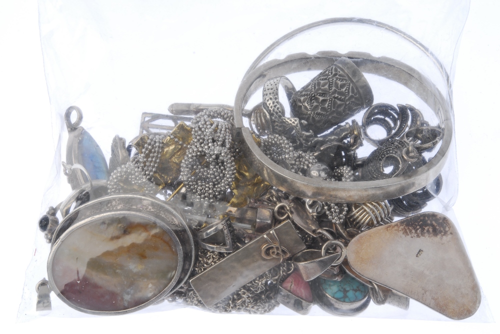 A selection of silver and white metal jewellery. To include a marquise-shape labradorite pendant, - Image 3 of 3