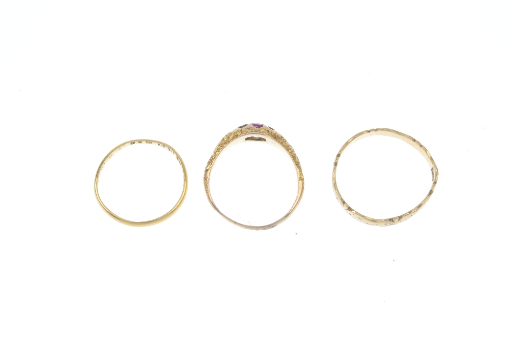 A selection of three rings. To include an oval-shape garnet single-stone ring with floral motif - Image 3 of 3