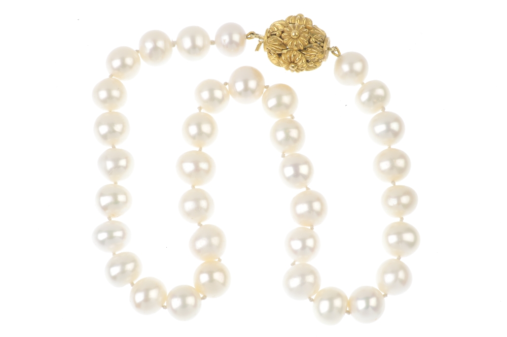 A cultured pearl single-strand necklace. Comprising thirty-four cultured pearls, measuring - Image 2 of 2